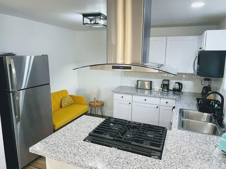 Phoenix Retreat - 2 Bedroom Home With King-Size Bed - 3 Smart Tvs - 10 Min From Airp - Unit A Exterior photo