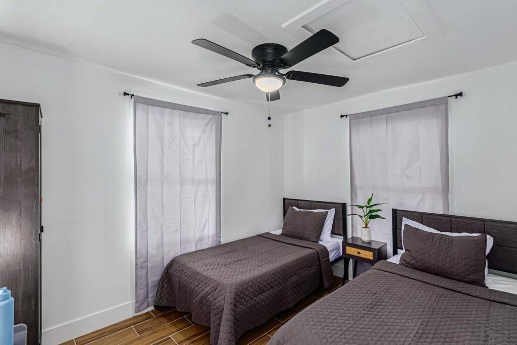 Phoenix Retreat - 2 Bedroom Home With King-Size Bed - 3 Smart Tvs - 10 Min From Airp - Unit A Exterior photo