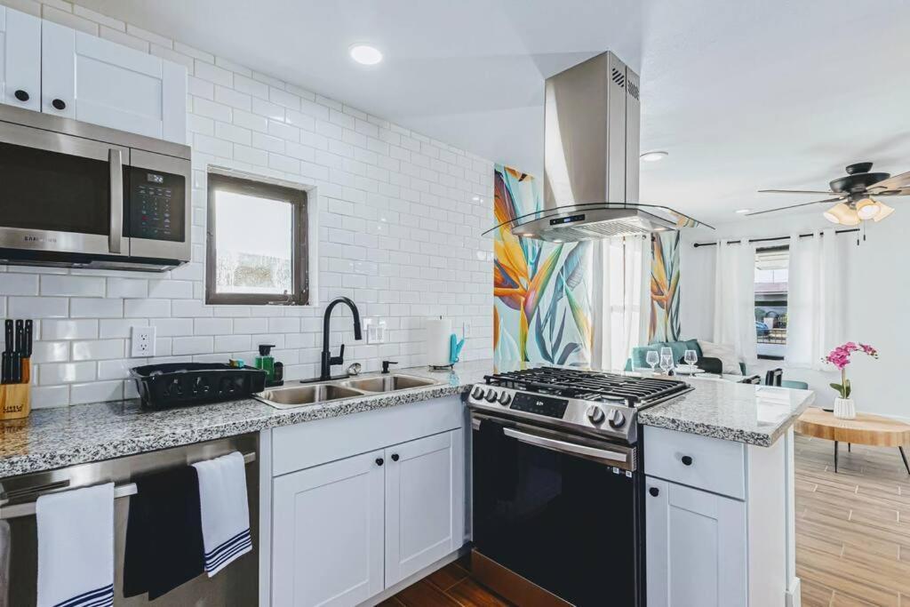 Phoenix Retreat - 2 Bedroom Home With King-Size Bed - 3 Smart Tvs - 10 Min From Airp - Unit A Exterior photo